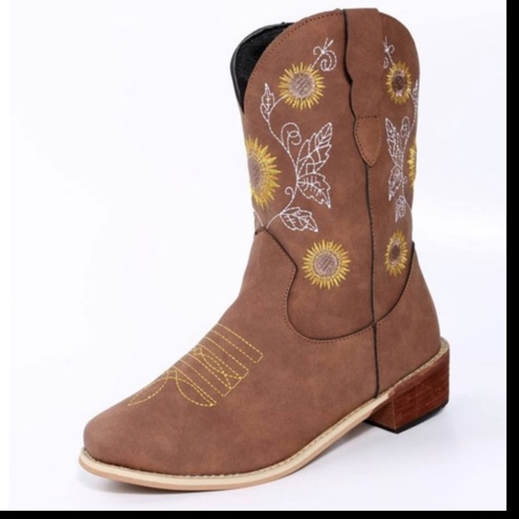 Amazon Tan Heeled Boots with Yellow Embroidery - Picture 1 of 2